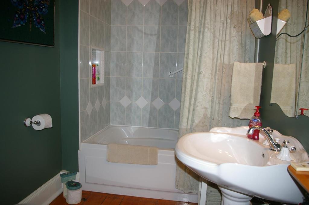 Niagara-on-the-Lake Royal Manor Bed & Breakfast الغرفة الصورة